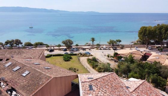 APPARTEMENT DE PRESTIGE T3 73 M2 TERRASSE PIEDS DANS L'EAU AJACCIO