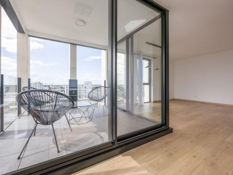 For rent PRESTIGE APARTMENT T3 75 M2 TERRACE NANTES