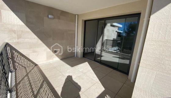 APPARTEMENT NEUF T3 63 M2 TERRASSE BORD DE MER SANARY SUR MER