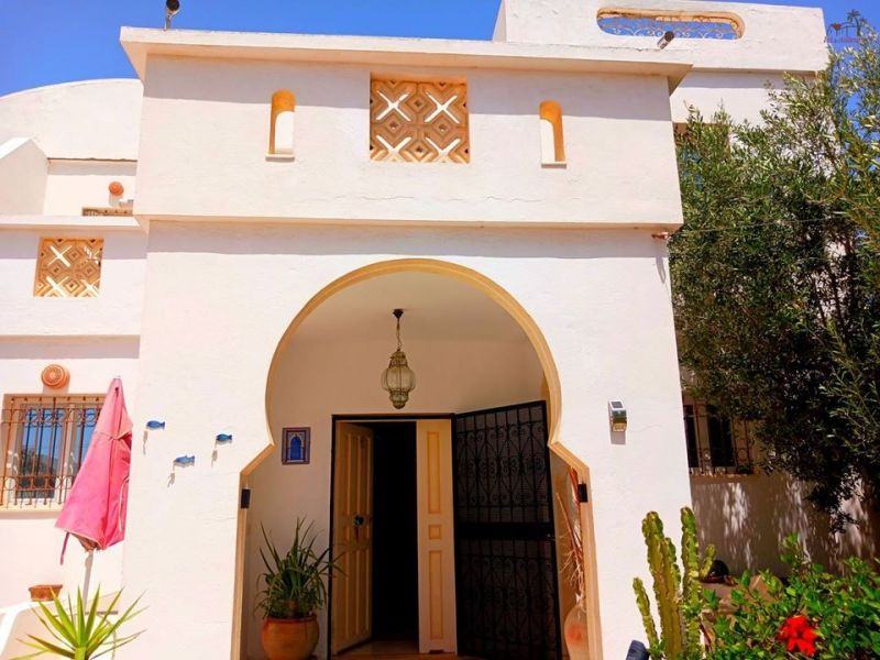 Se alquila CASA 5 HABITACIONES 152 M2 JUNTO AL MAR MIDOUN DJERBA