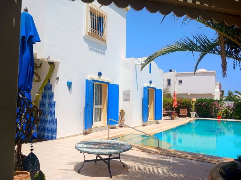 For rent 5 ROOM HOUSE 200 M2 SEASIDE AGHIR DJERBA