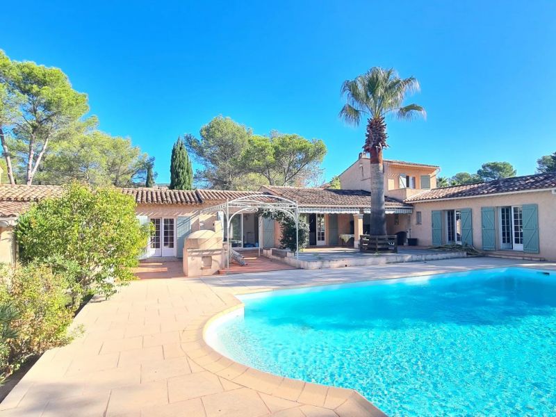 A vendre JOLI MAS PROVENCAL 7 PIECES 212 M² DOMAINE PRIVE  PUGET SUR ARGENS  