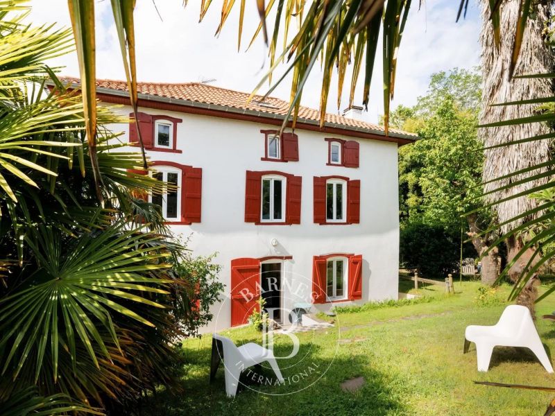 A vendre CHARMANTE 8 PIECS 201 M² LA BASTIDE CLAIRENCE