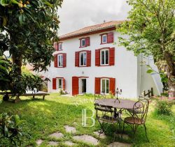 A vendre CHARMANTE 8 PIECS 201 M² LA BASTIDE CLAIRENCE