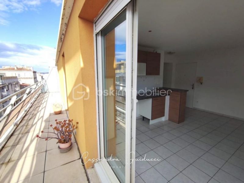 APPARTEMENT T3 52 M2 TERRASSE BORD DE MER MARSEILLE