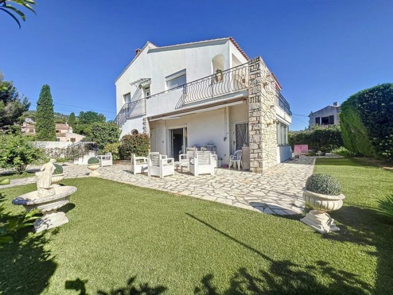 A vendre VILLA 7 PIECES 245 M² VUE MER La Ciotat