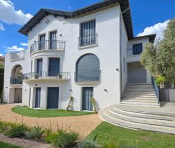 En venta VILLA BELLE EPOQUE DE 9 HABITACIONES SAINT RAPHAEL  