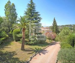 MAISON  5 PIECES 178 M2  MOUGINS