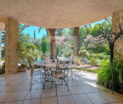 MAISON  5 PIECES 178 M2  MOUGINS