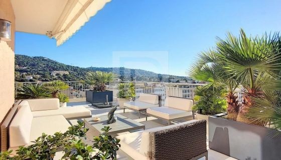 APPARTEMENT T4 143 M2 TERRASSE BORD DE MER CANNES