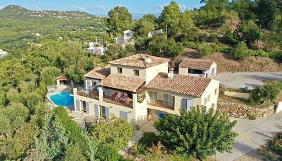 A louer MAISON  8 PIECES 328 M2 BORD DE MER MANDELIEU LA NAPOULE