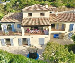 A louer MAISON  8 PIECES 328 M2 BORD DE MER MANDELIEU LA NAPOULE