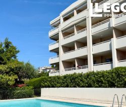 A louer APPARTEMENT T4 86 M2 TERRASSE BORD DE MER LE CANNET