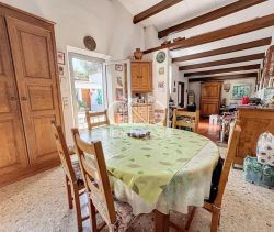 A louer MAISON  6 PIECES 193 M2 BORD DE MER ANTIBES