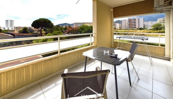 APARTAMENTO T2 53 M2 TERRAZA JUNTO AL MAR AJACCIO