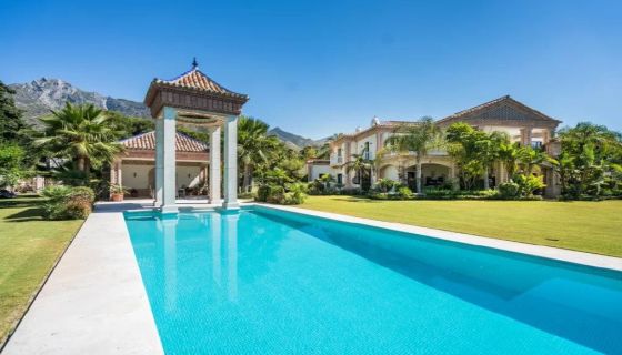 A vendre Magnifique propriETE de style andalou 8 PIECES La Quinta de sierra blanca  