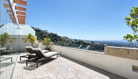 PENTHOUSE DUPLEX DE PRESTIGE T5 183 M2 TERRASSE PIEDS DANS L'EAU MARBELLA