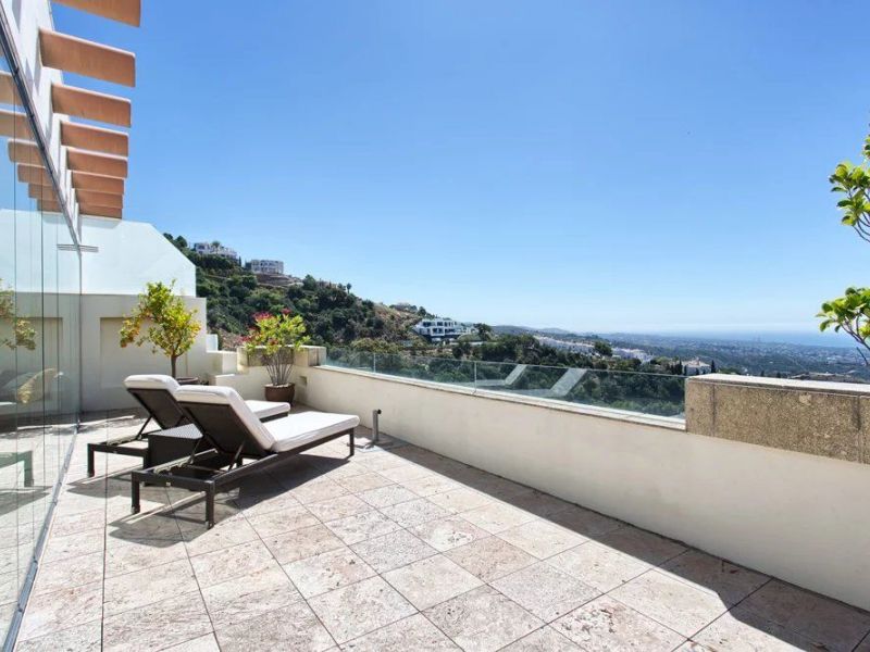 PENTHOUSE DUPLEX DE PRESTIGE T5 183 M2 TERRASSE PIEDS DANS L'EAU MARBELLA