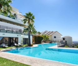 PENTHOUSE DUPLEX DE PRESTIGE T5 183 M2 TERRASSE PIEDS DANS L'EAU MARBELLA