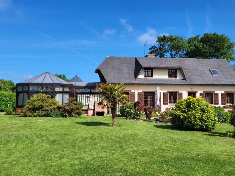 A vendre Maison et GITE 10 PIECES 259 M² Saint-Pierre-en-Port