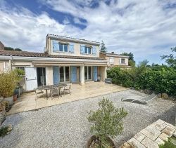 A louer MAISON  5 PIECES 125 M2 BORD DE MER ANTIBES