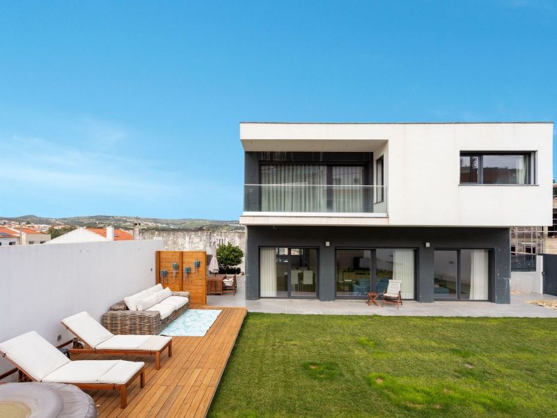 En alquiler CASA CONTEMPORÁNEA JUNTO AL MAR LOURES