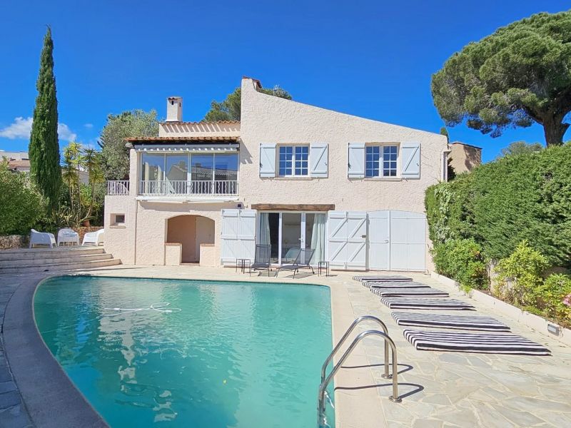 A vendre VILLA 6 PIECES 135 M² PROCHE MER SANTA LUCIA  SAINT RAPHAEL  