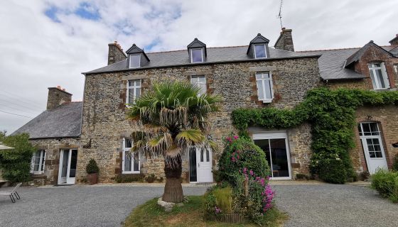 For sale Stone property 12 ROOMS 325 M² sea view Saint-Broladre