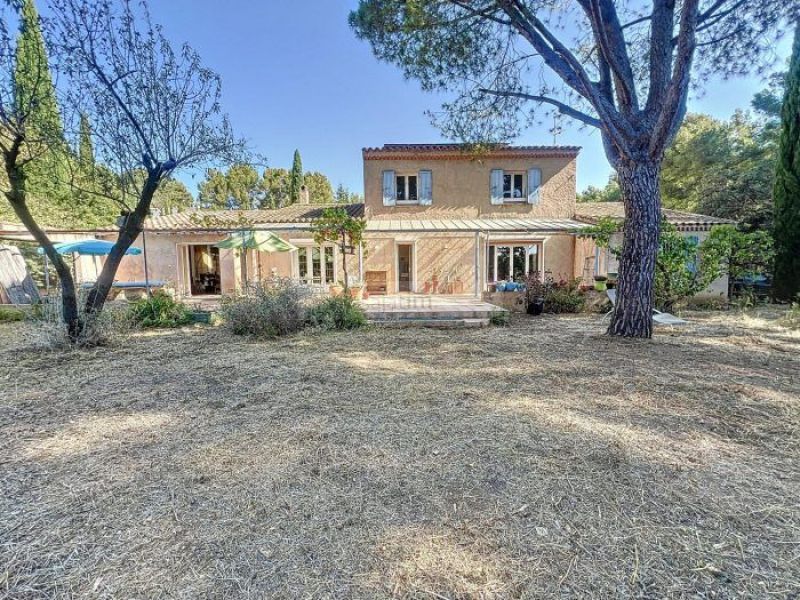 A vendre belle maison provenCALE 7 PIECES 190 M² Bandol