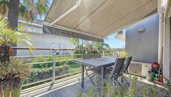 A louer APPARTEMENT T2 52 M2 TERRASSE BORD DE MER ANTIBES