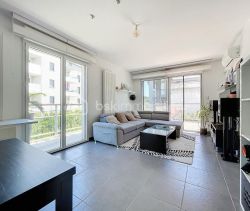 A louer APPARTEMENT T2 52 M2 TERRASSE BORD DE MER ANTIBES