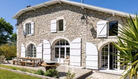 A vendre SUPERBE MAISON D'HOTES 770 M² HASTINGUES