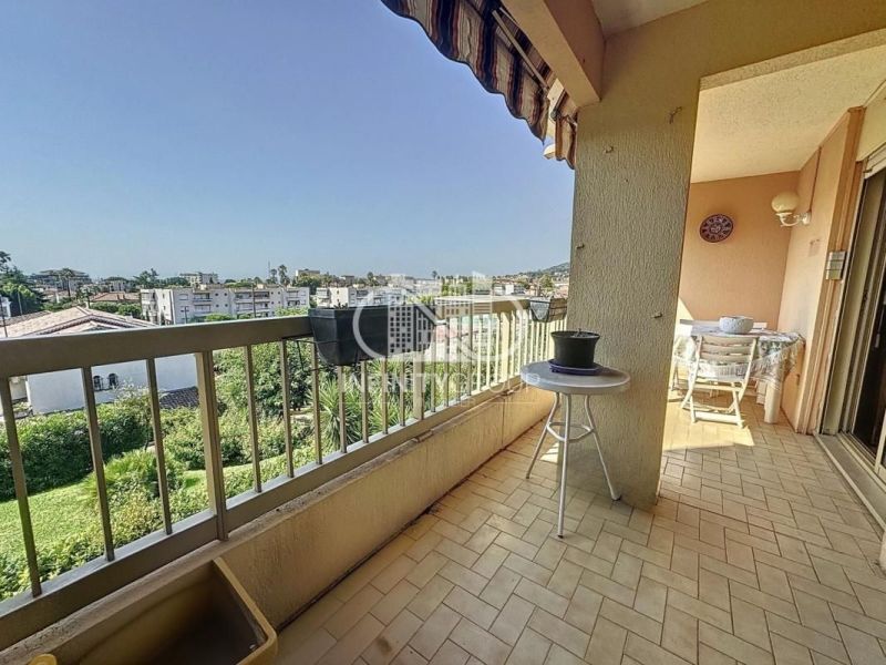 A louer APPARTEMENT T3 57 M2 TERRASSE BORD DE MER GOLFE JUAN