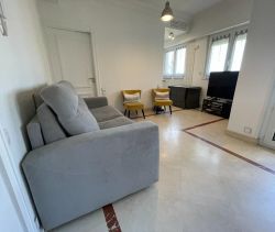 A vendre STUDIO  24 M2 BORD DE MER GOLFE JUAN