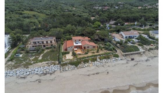 A vendre PROPRIETE D'EXCEPTION 6 PIECES 156 M2 PIEDS DANS L'EAU ET SUR LA PLAGE D'OLMETO