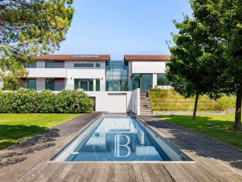 A vendre VASTE VILLA CONTEMPORAINE 10 PIECES 630 M² ARBONNE