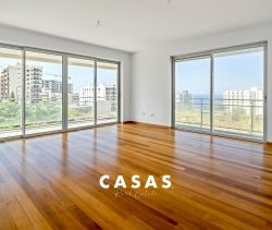 For sale LUXURY APARTMENT T4 133 M2 TERRACE SEASIDE FUNCHAL