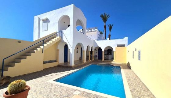 CASA 5 HABITACIONES 220 M2 JUNTO AL MAR MIDOUN DJERBA