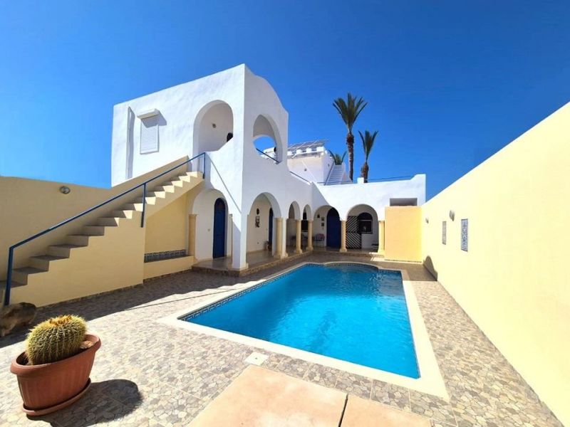 Se alquila CASA 5 HABITACIONES 220 M2 JUNTO AL MAR MIDOUN DJERBA