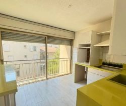 A vendre APPARTEMENT DE PRESTIGE T3 77 M2 BORD DE MER CANNES