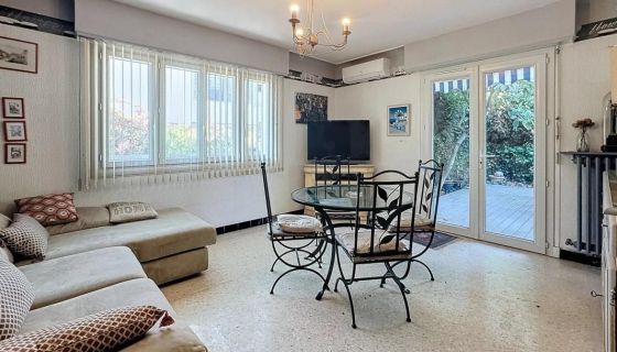 A louer APPARTEMENT T3 65 M2 TERRASSE BORD DE MER ANTIBES