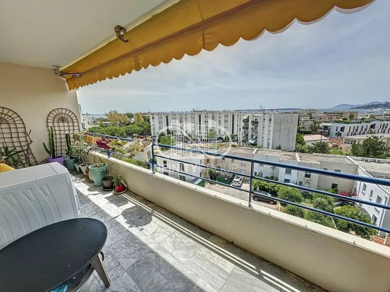 A louer APPARTEMENT T3 67 M2 TERRASSE VUE MER JUAN LES PINS
