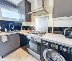 A louer APPARTEMENT T3 67 M2 TERRASSE VUE MER JUAN LES PINS