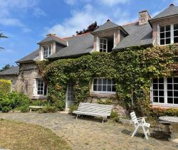 For sale magnificent 8-room farmhouse 163 m² sea view Erquy