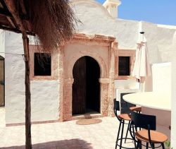 Se alquila CASA DE 4 HABITACIONES 120 M2 JUNTO AL MAR MIDOUN DJERBA