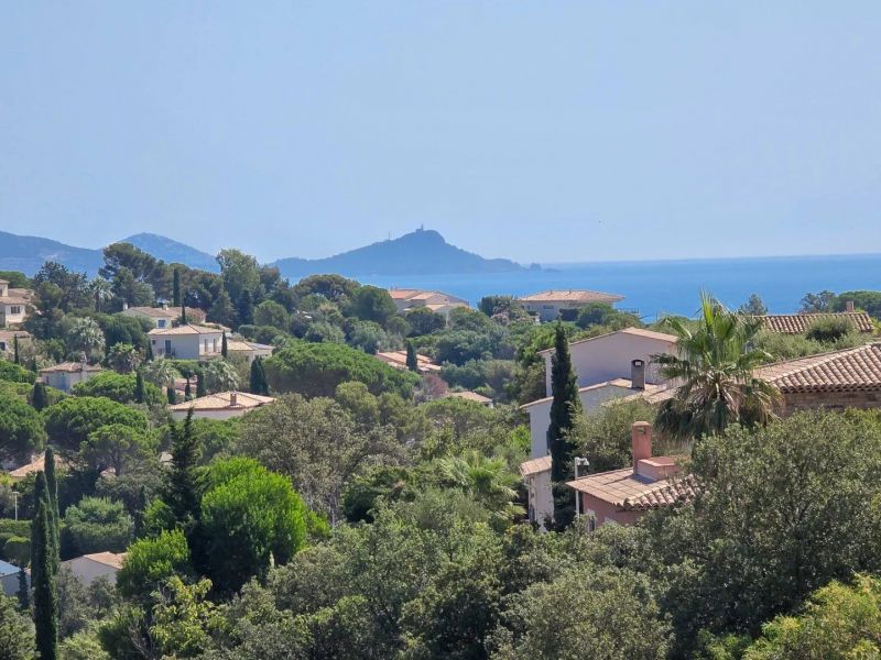 A vendre VILLA CONTEMPORAINE 4 pieces 210 m² VUE mer  LES ISSAMBRES  