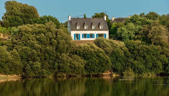 For sale charming 5-ROOM house 165 m² on the banks of the river PLOUGUIEL