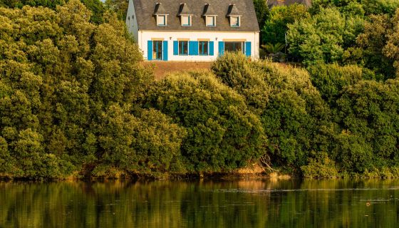 For sale charming 5-ROOM house 165 m² on the banks of the river PLOUGUIEL