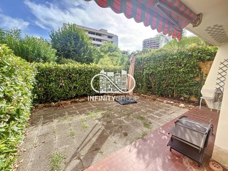 A louer APPARTEMENT T3 68 M2 TERRASSE BORD DE MER ANTIBES