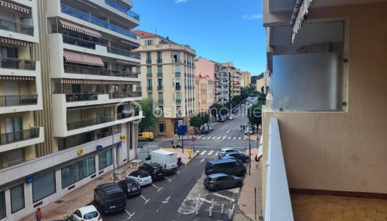 APPARTEMENT T3 67 M2 TERRASSE BORD DE MER MENTON